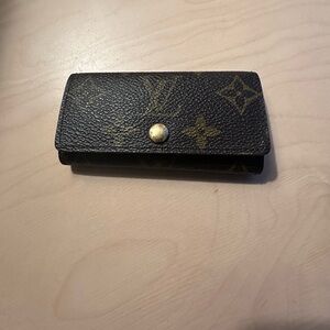 Louis Vuitton 4 key holder - authentic vintage 😊❤️